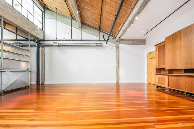 Building Photo - 245 5th St
