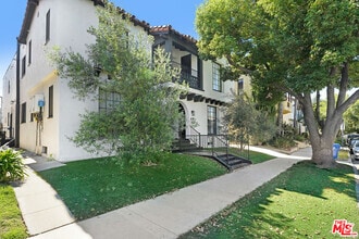 Building Photo - 418 N Stanley Ave