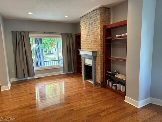 Foto del edificio - 3284 Scranton Rd