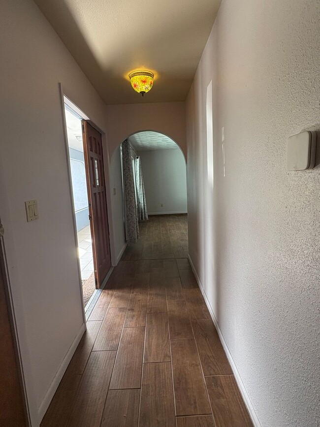 Building Photo - Available now - Low Energy Bill !!