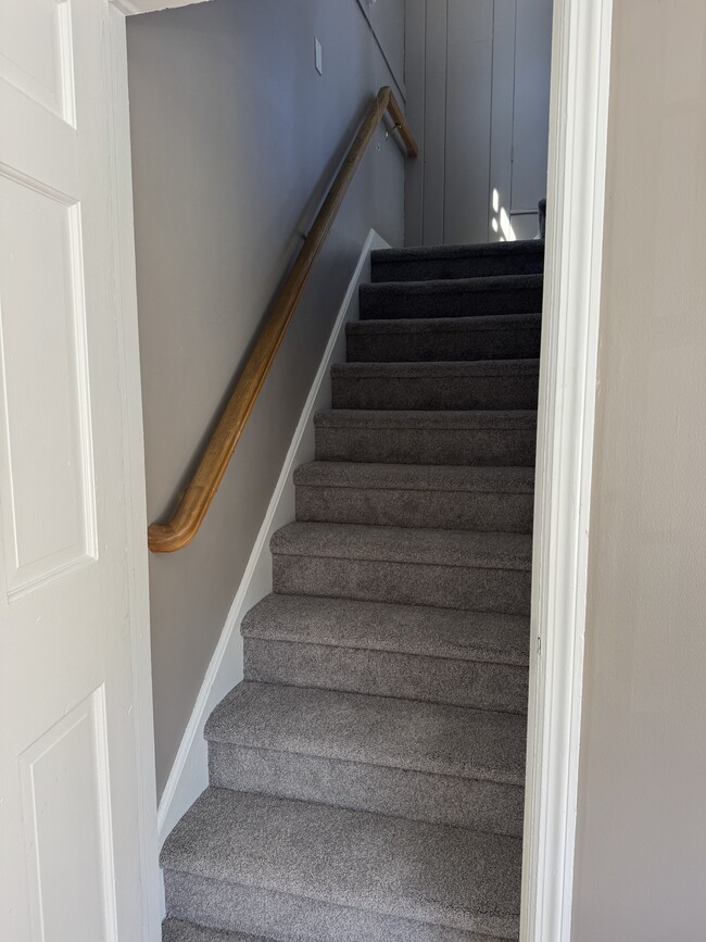 Building Photo - 1640 Whitney Ave