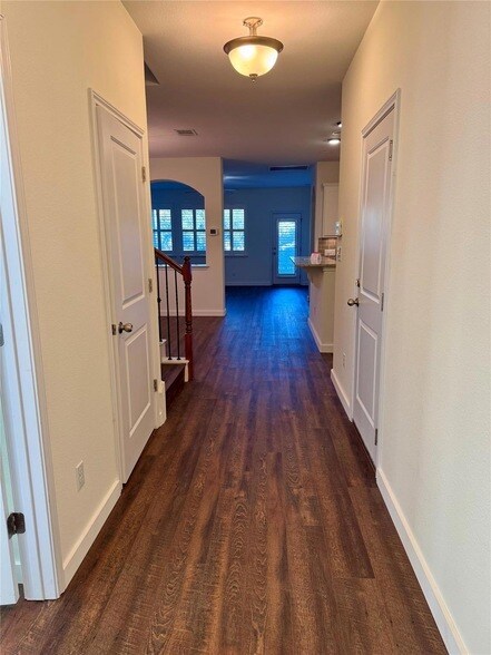 Foto del edificio - 408 Wolf Creek Way