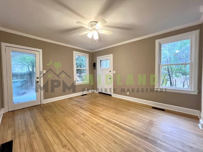 Foto del edificio - 2728 Holt Dr