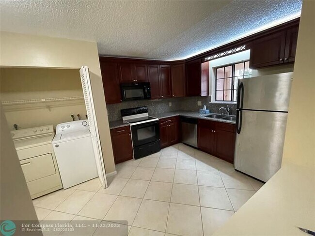 Building Photo - 12222 Royal Palm Blvd