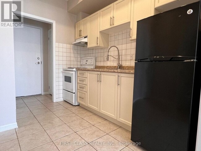 Building Photo - 3038 Bur Oak Ave