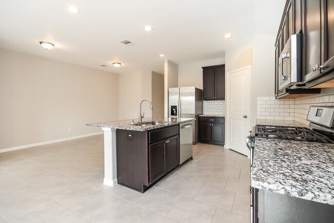 Building Photo - 8419 Ideal Dr