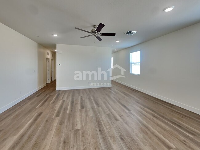 Building Photo - 494 Silverbell Fls Pl