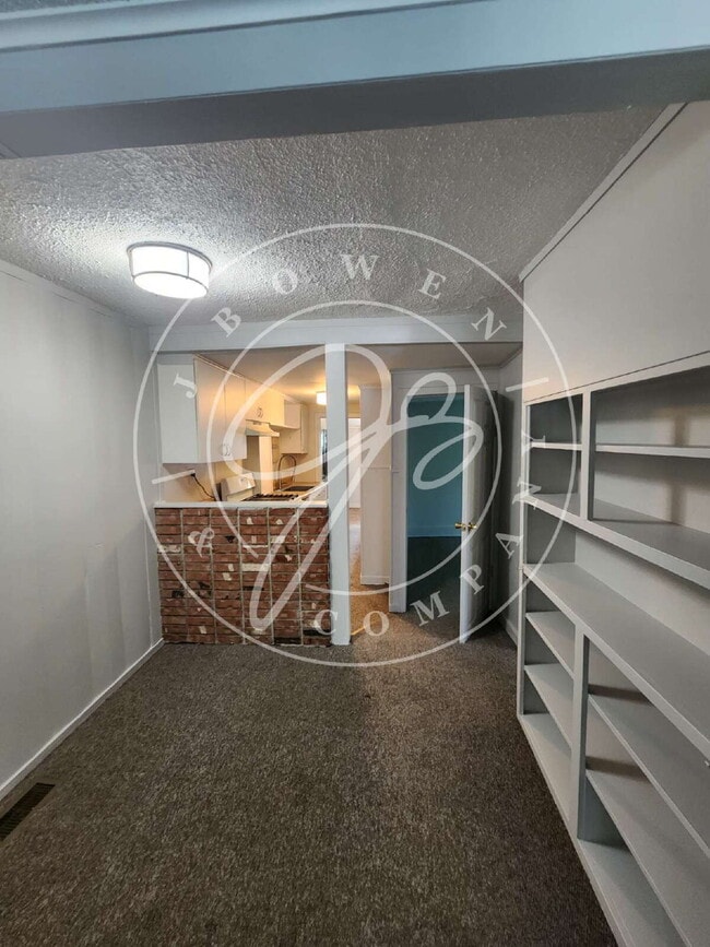Building Photo - Charming 2-Bedroom Gem in Maumee!