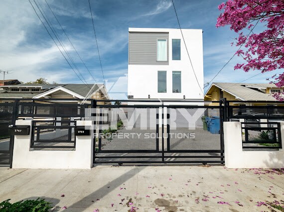 Foto principal - 3759 Dalton Ave