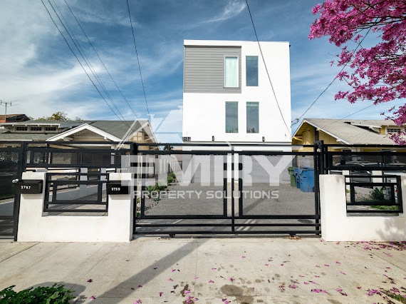 Building Photo - 3759 Dalton Ave