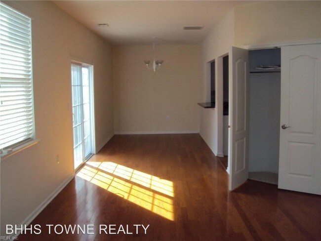 Building Photo - 2 br, 2.5 bath House - 4424 Duffy Drive