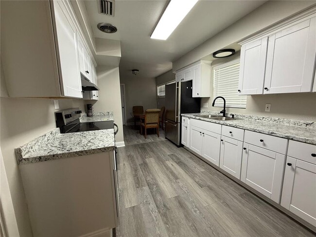 Building Photo - 3002 W Marlin Ave