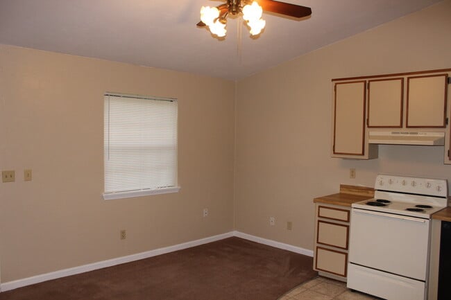 Building Photo - 1/1 Townhouse Close To TCC/FSU!