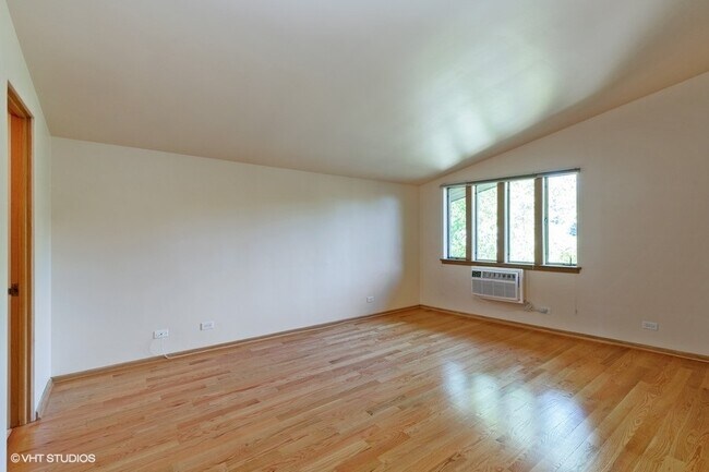 Building Photo - 67 Forest Ave