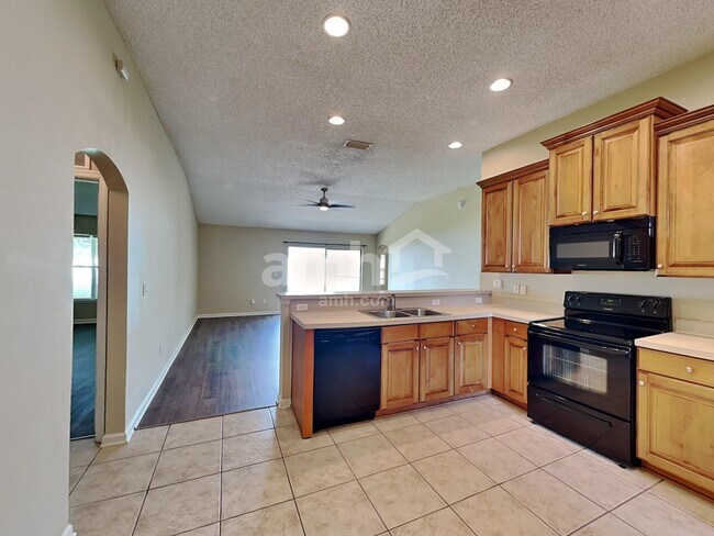 Building Photo - 9213 Prosperity Lake Dr