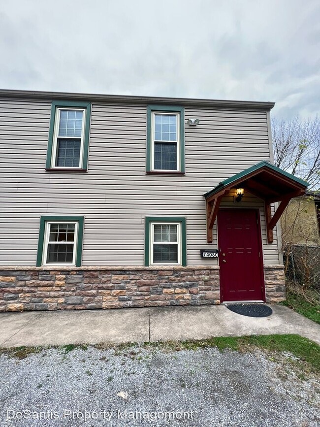 Building Photo - 2 br, 1.5 bath House - 7408 Yale Ave