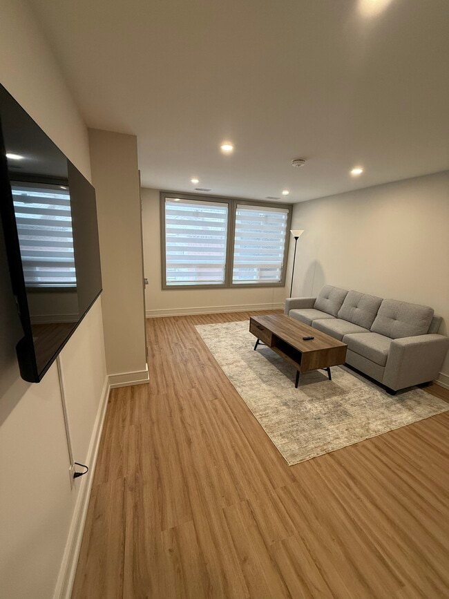 Photo du bâtiment - 587 College St