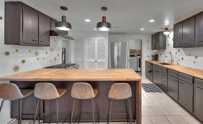 Foto del edificio - Stylish Palm Springs Home with Indoor-Outdoor Living