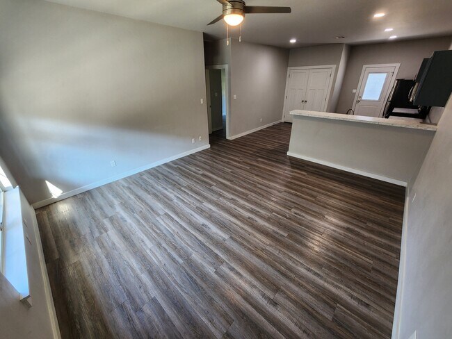 Foto del edificio - 417 E 13th St