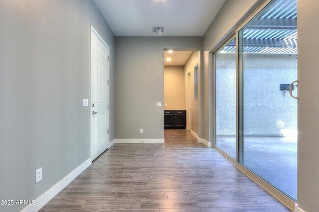 Foto del edificio - 4319 S Ellesmere St