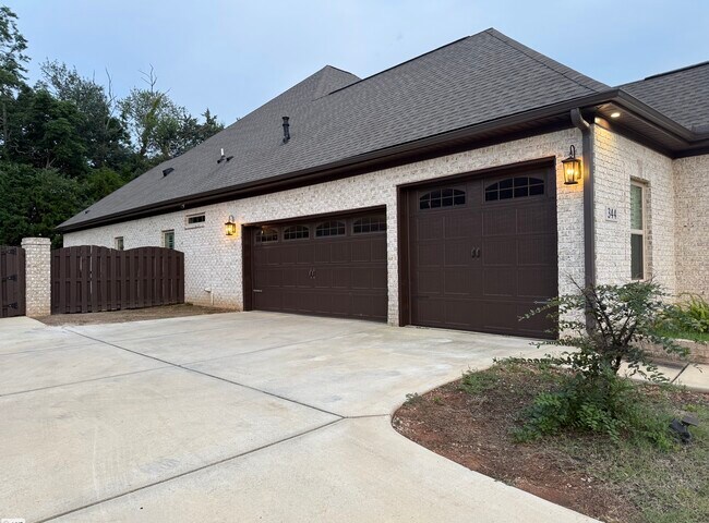 Building Photo - 344 Kendallwood Dr