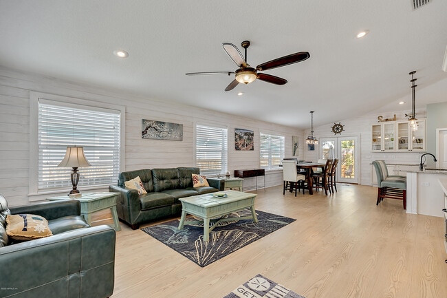 Building Photo - 405 2nd St