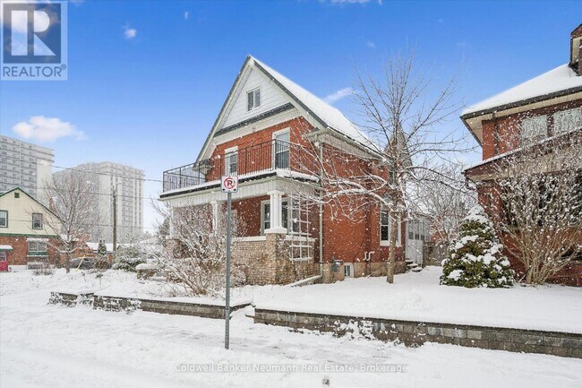 Photo du bâtiment - 20 Brunswick Ave