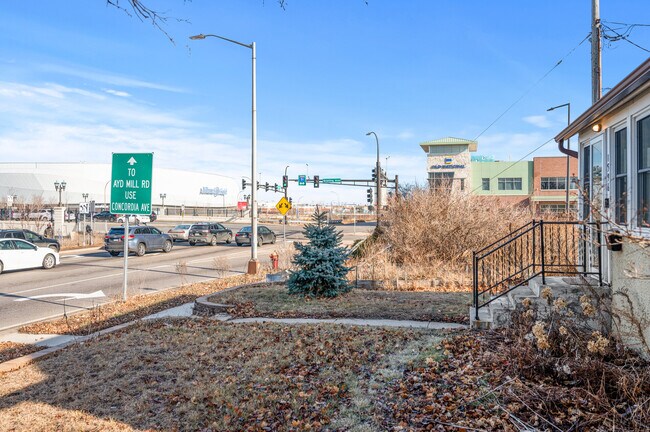 Building Photo - 1596 Concordia Ave