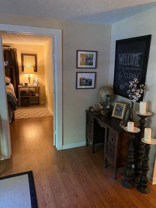 Foto del edificio - 308 Pine Street Northeast