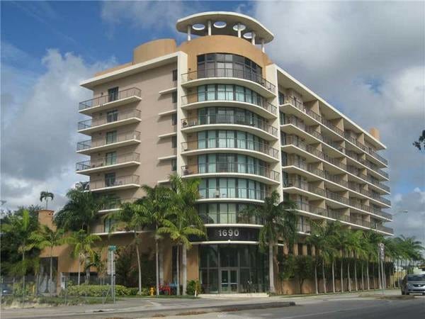 BUILDING ENTRANCE OUTSIDE - 1690 SW 27th Ave Apartment