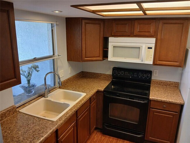 Building Photo - 2579 Countryside Blvd