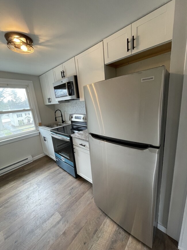 Building Photo - 254 Corbin