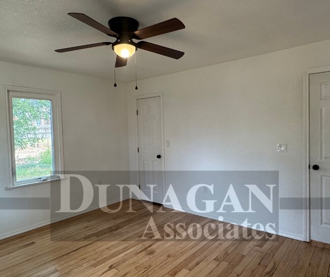 Foto del edificio - 2 Bed/1 Bath Home Open house on 6/18/2025 ...