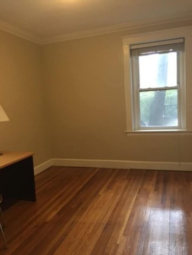 Building Photo - SEPTEMBER 1 - Brookline 3 BR 2 BA