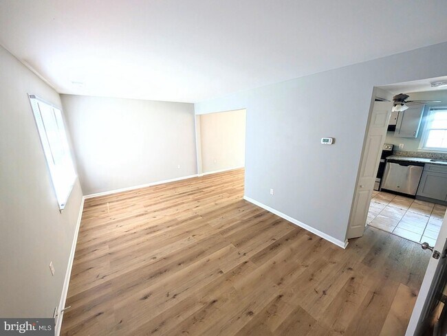 Foto del edificio - 4164 Hamlin Ct