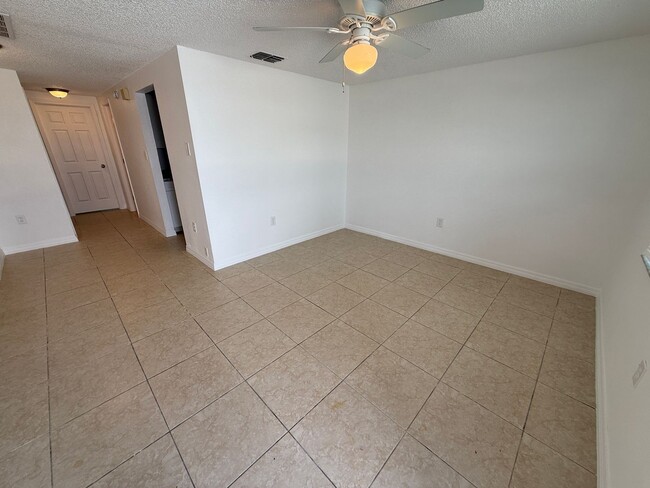 Foto del edificio - 55+ Community NO PETS ALLOWED 2 Bedroom/1 ...