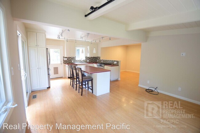 Building Photo - 4 br, 2 bath House - 4350 Whittle Avenue