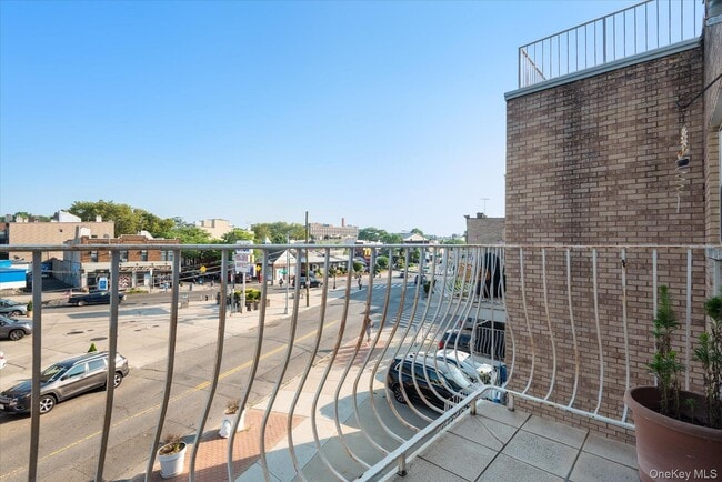 Foto del edificio - 71-05 Cooper Ave