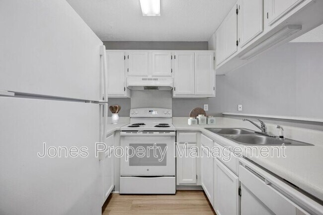 Foto del edificio - 307 Country Club Dr NE