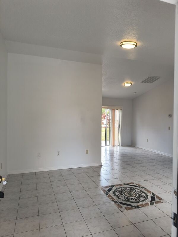 Building Photo - 754 Del Prado Dr