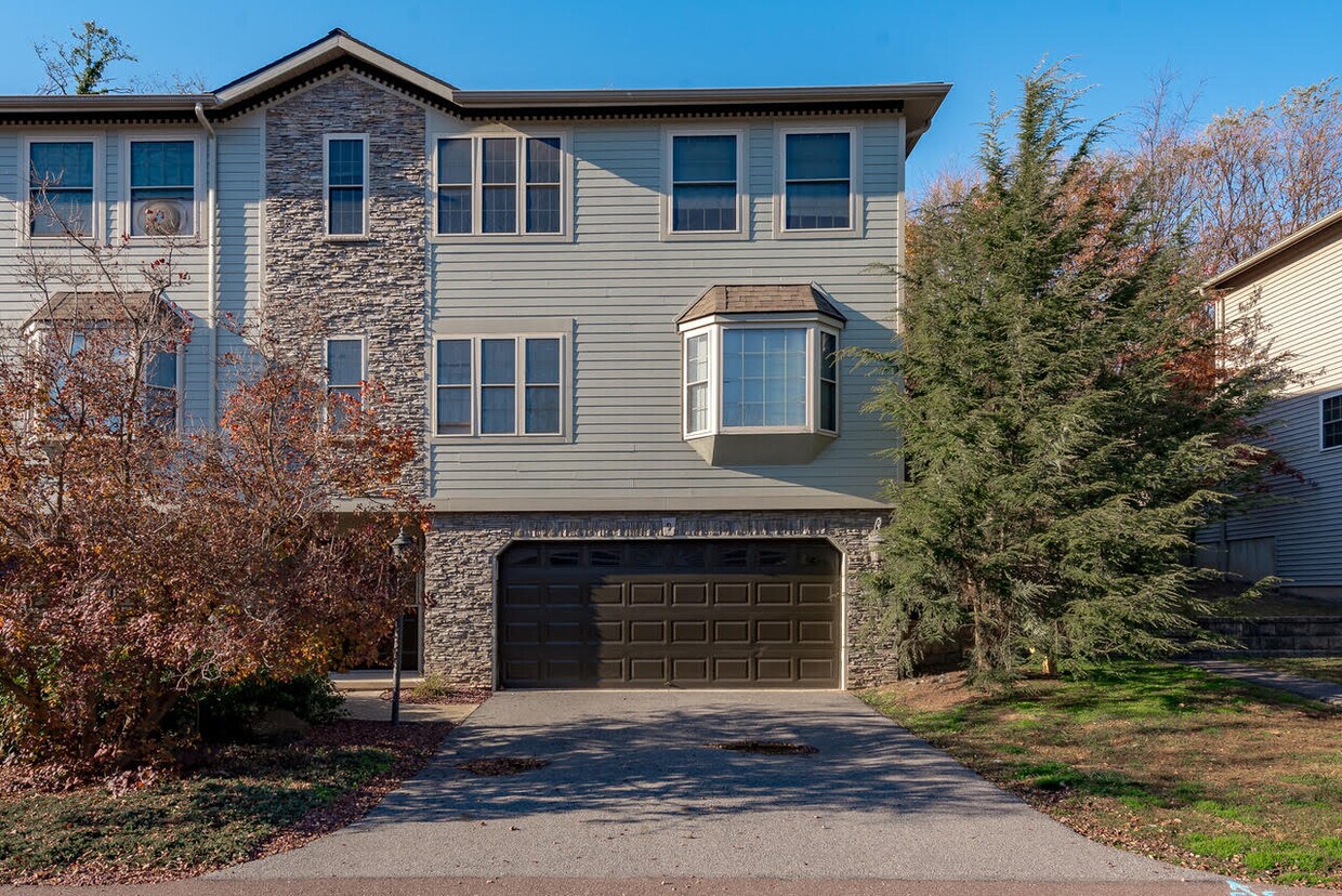 Foto principal - 9 Anastasia Ct