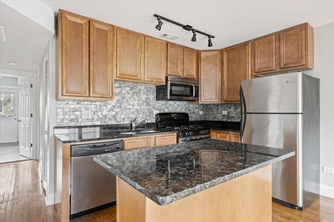 Building Photo - 1343 W Winona St