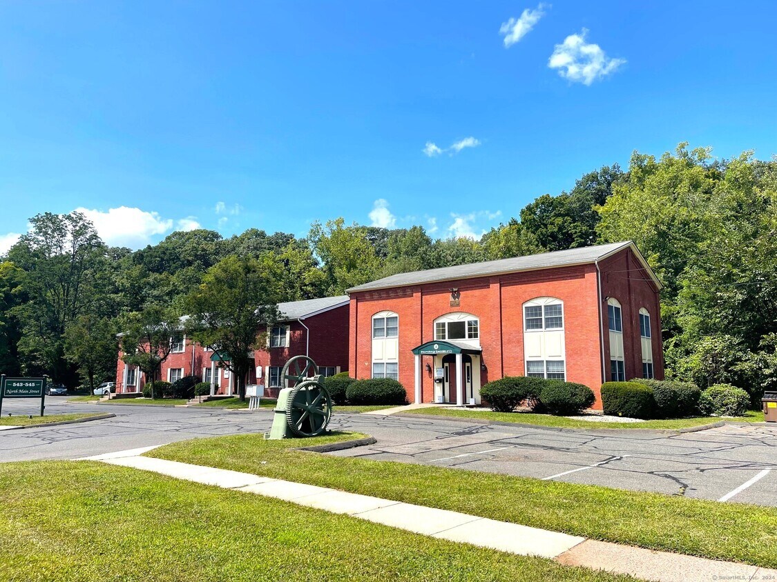 Primary Photo - 545 N Main St