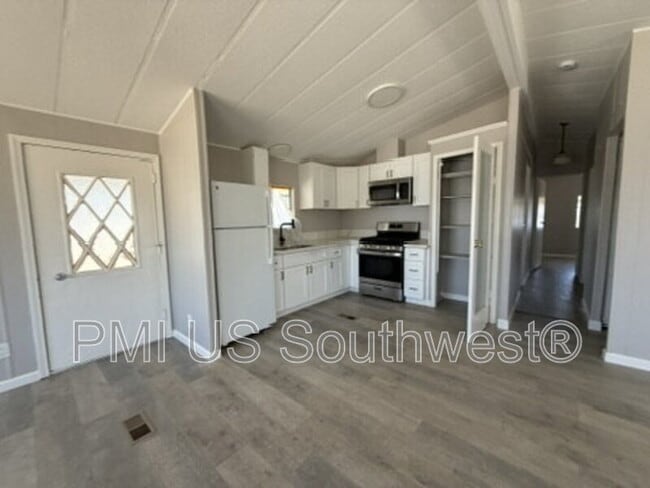 Building Photo - 1066 Mobile Ln