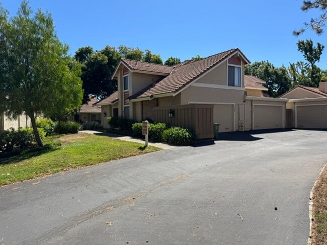 Building Photo - 2 story townhome with attached garage & no shared walls! Move in ready!