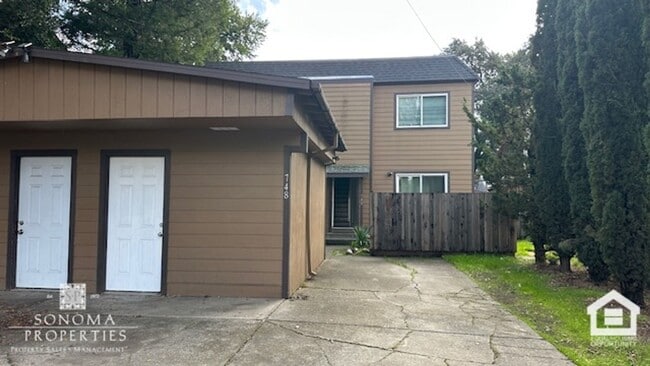 Foto del edificio - Charming 2BD/1.5BA Duplex