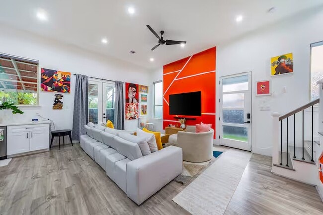 living room - 2802 Campbell St