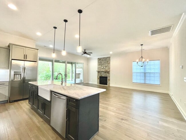 Building Photo - Coming soon! Gorgeous Newer 3 Bedroom, 3 B...