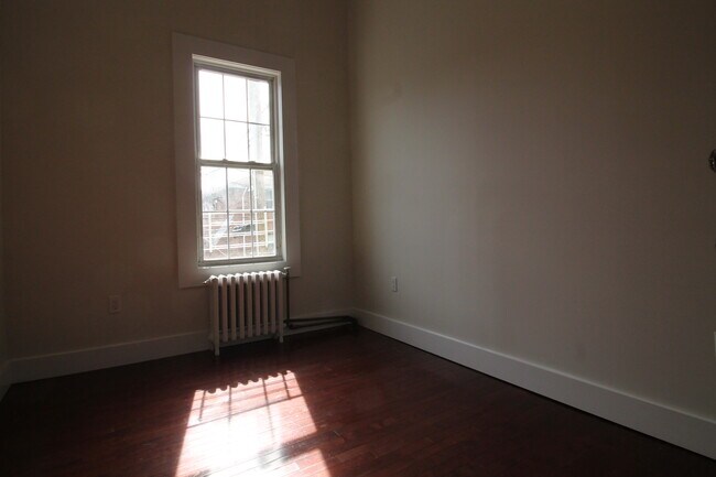 Building Photo - 60 69th St