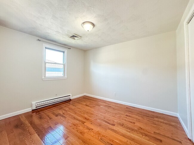 Building Photo - 74 Dunboy St